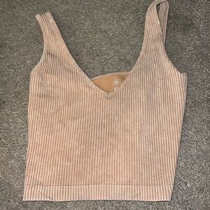 Women’s cropped tank tops
